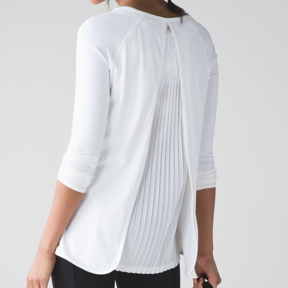 RARE! Lululemon Making Moves Long Sleeve! - Picture 2 of 12